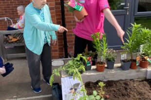 Cloverleaf residents prepare garden for summer