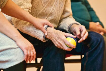 Understanding Dementia Care: Guide for Families & Residents