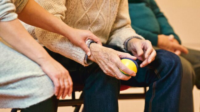 Understanding Dementia Care: Guide for Families & Residents